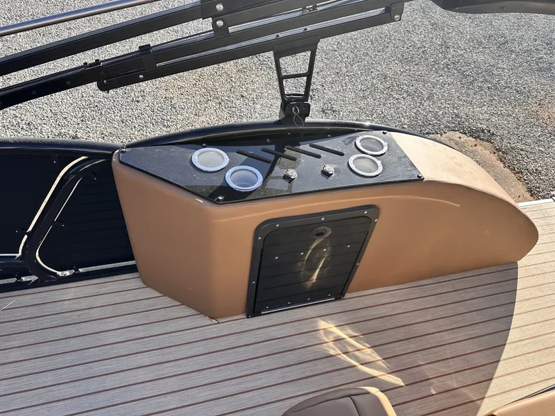 Slide: The Image of Aloha CLUB SERIES 260-300HP 2026 - 12