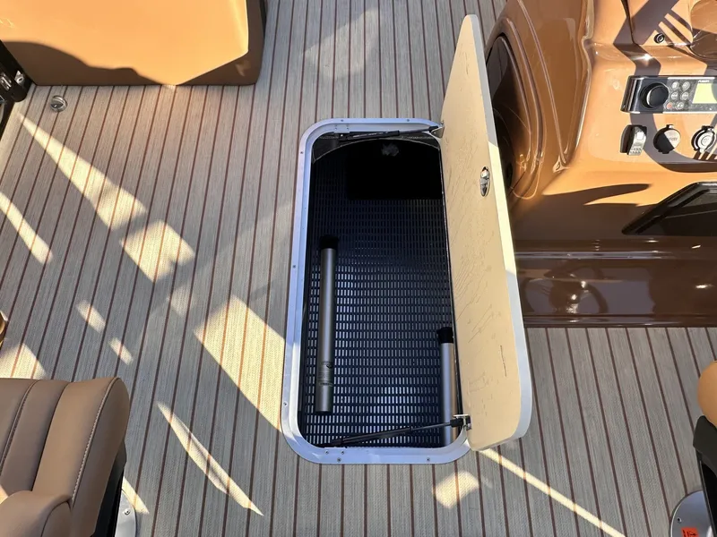 Slide: The Image of Aloha CLUB SERIES 260-300HP 2026 - 5