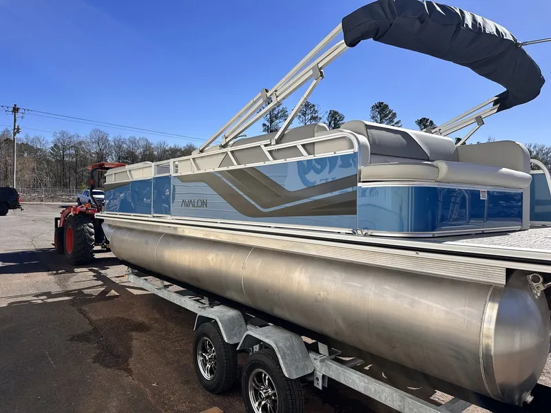 Slide: The Image of Avalon Venture 23 CRUISE REAR BENCH-140HP 2026 - 3