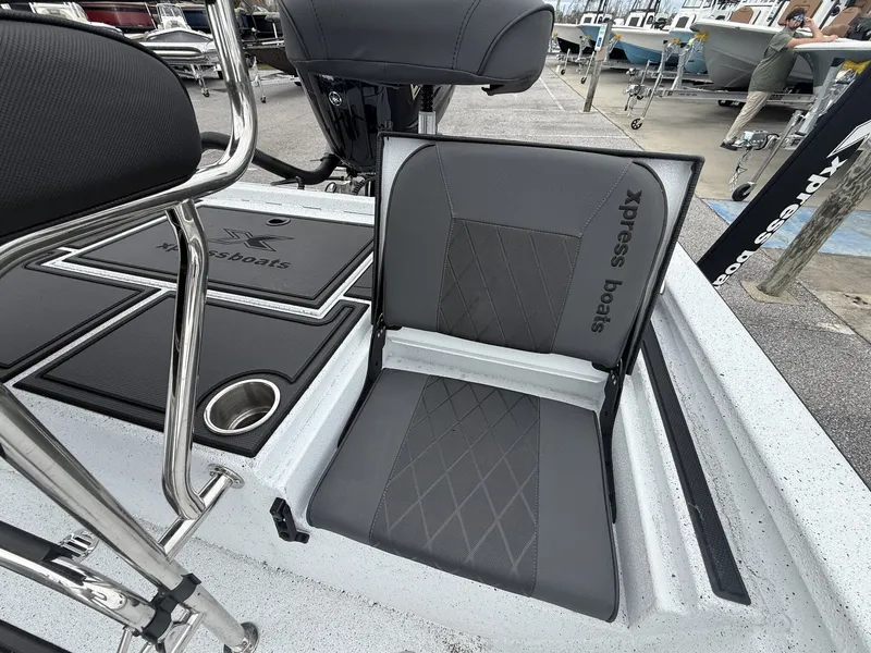 Slide: The Image of Xpress Xclusive R Series XR 21 BAY WITH FORWARD SEATING 2026 - 11