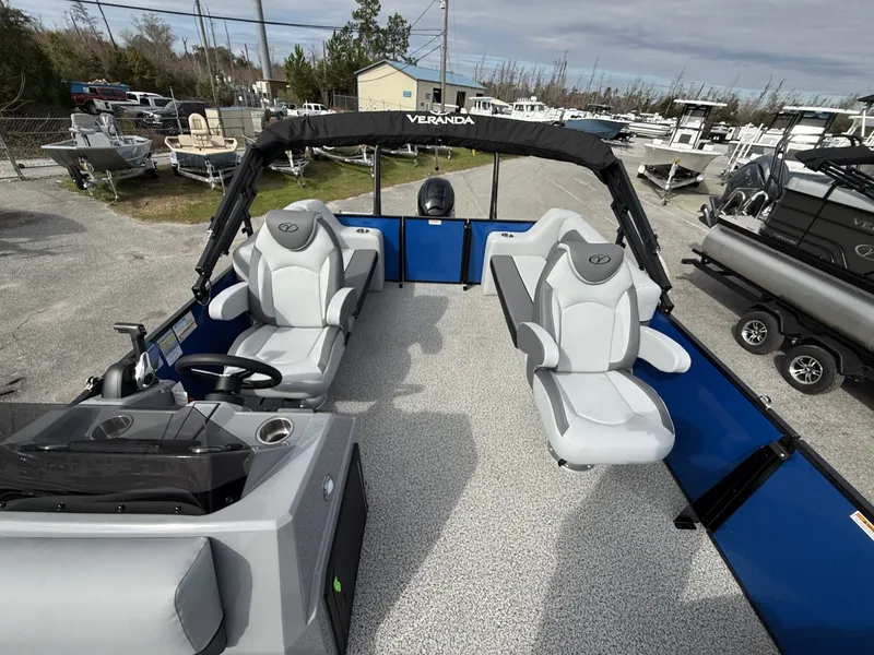 Slide: The Image of Veranda Vista View Series 20RC TRITOON 2026 - 7