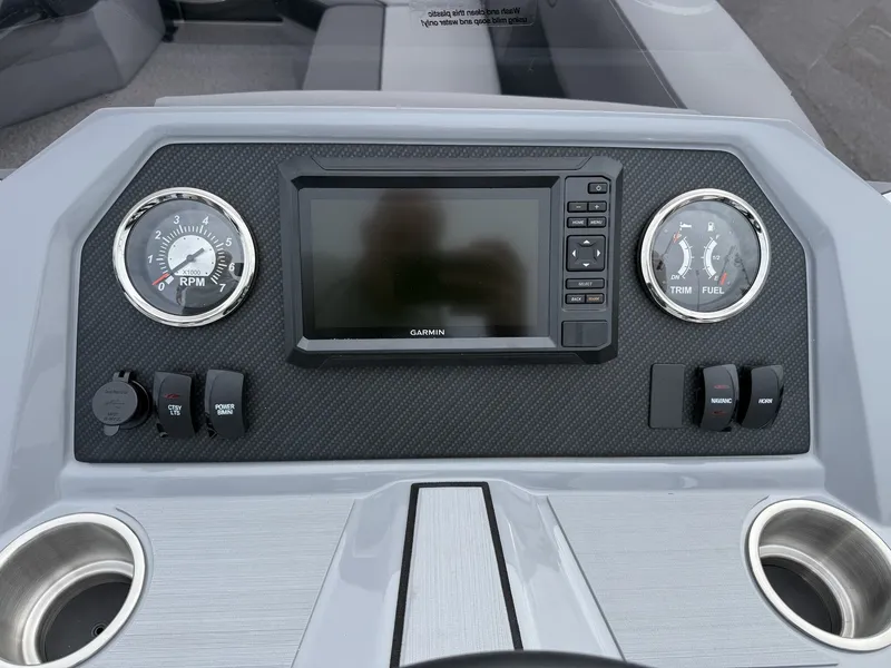 Slide: The Image of Veranda Vista View Series 22RC-TRITOON-150HP 2026 - 8