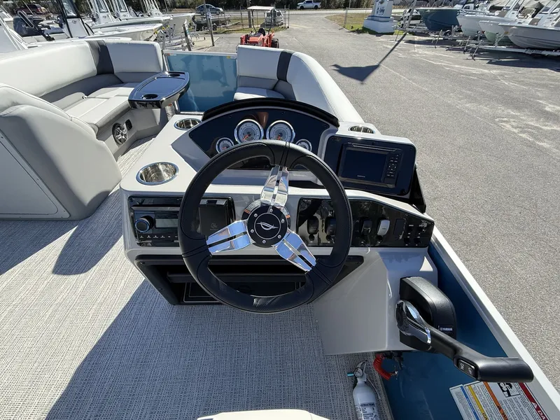 Slide: The Image of SunCatcher Select Series 22RC-YAMAHA VF115 SHO 2026 - 5