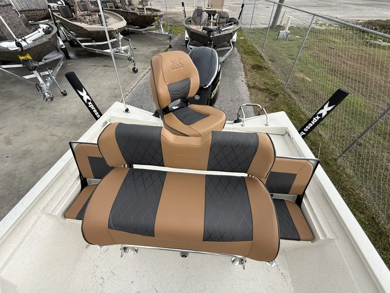 Slide: The Image of Xpress Hyper-Lift Bay Series H20 BAY W/ HYD STEERING 2026 - 13