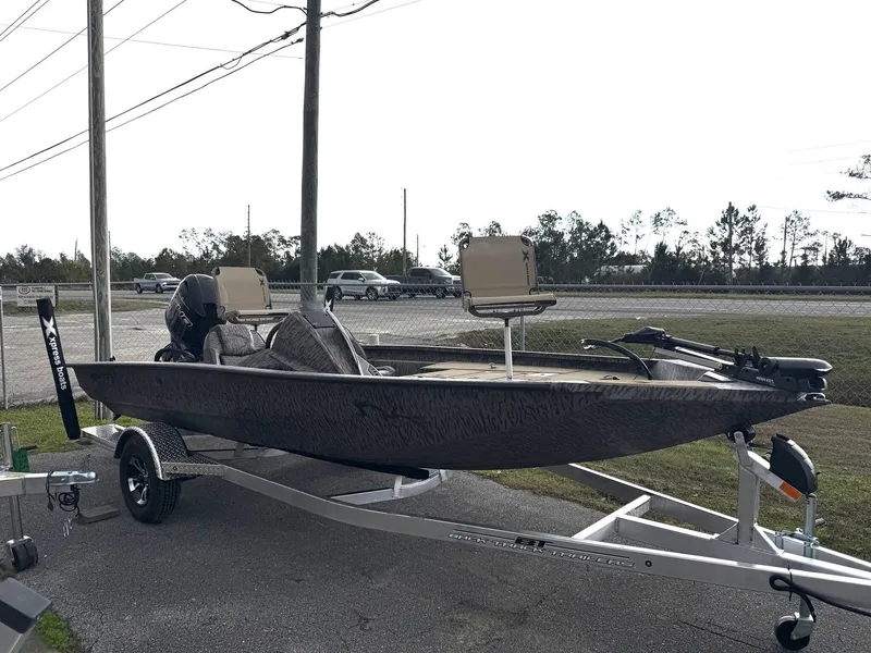 The Image of Xpress Hyper-Lift Crappie Series H18C 2026 - 1