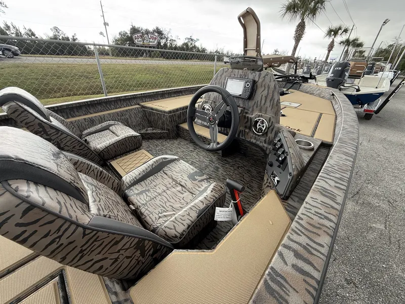 Slide: The Image of Xpress Hyper-Lift Crappie Series H18C 2026 - 6