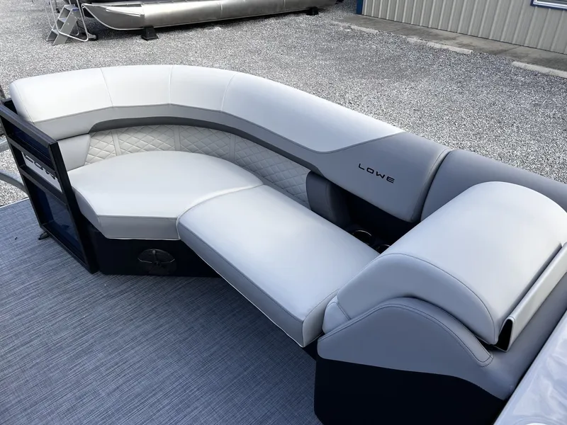 Slide: The Image of Lowe SS 210 2026 - 5