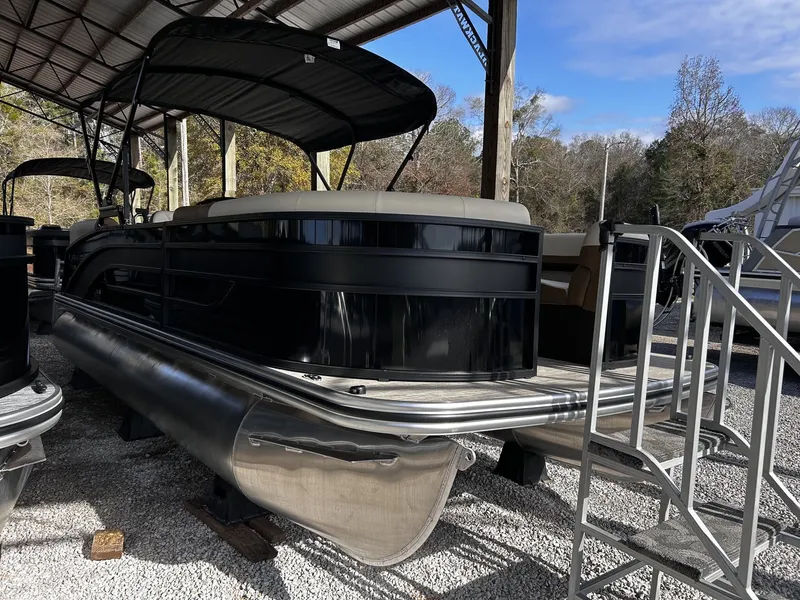 The Image of Lowe SS 210 2026 - 1