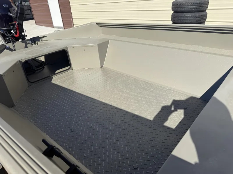 Slide: The Image of Edge Boats Sportsman 553DB 2026 - 4