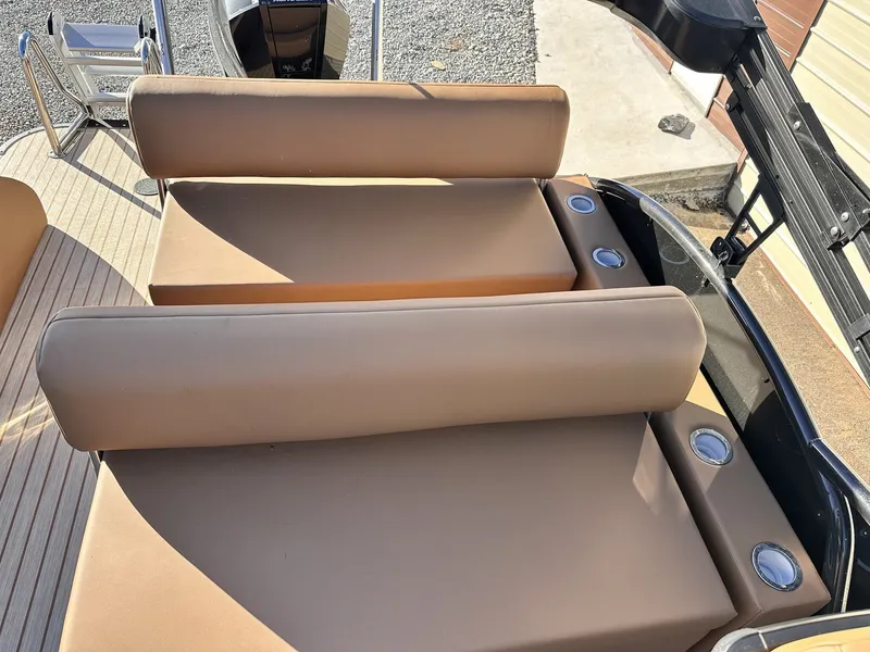 Slide: The Image of Aloha CLUB SERIES 260-300HP 2026 - 11