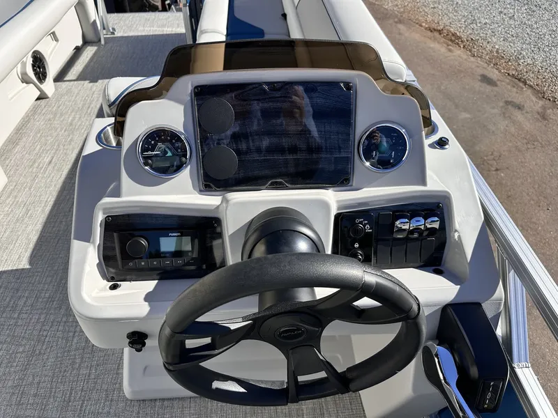 Slide: The Image of Avalon Venture 23 CRUISE REAR BENCH 2026 - 5