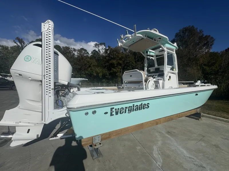 Slide: The Image of Everglades 243 CC with Tower 2020 - 4