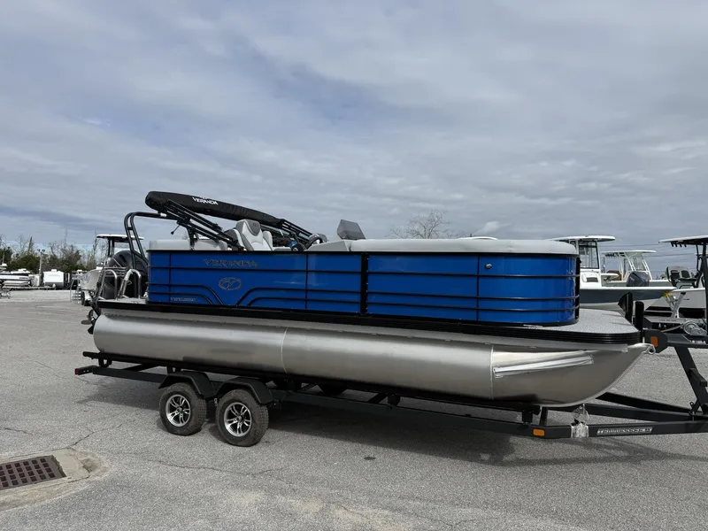 The Image of Veranda Vista View Series 20RC TRITOON 2026 - 1