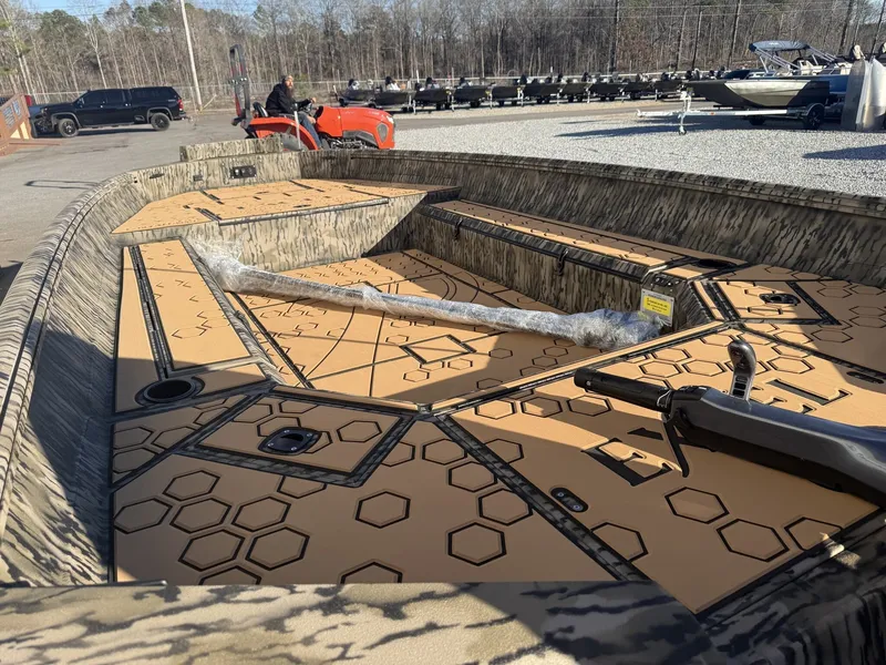 Slide: The Image of Excel 183 Tomahawk 2026 - 4