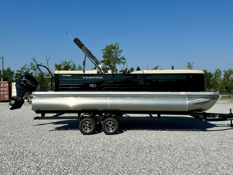 Slide: The Image of Veranda Vista View Series 22 RC 2025 - 8