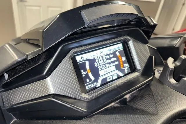 Slide: The Image of 2020 Yamaha WaveRunner FX Cruiser SVHO dashboard displaying speed and fuel information. - 5