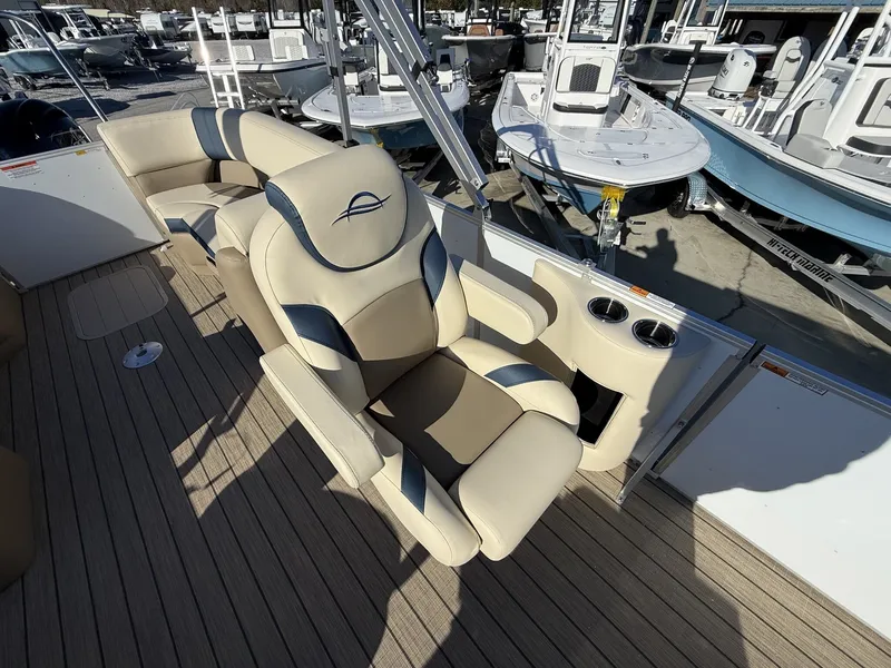 Slide: The Image of SunCatcher Select Series 322RC-YAMAHA VF175 SHO 2026 - 10