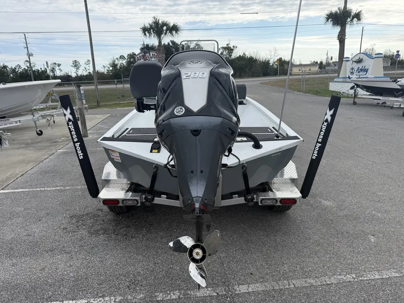 Slide: The Image of Xpress Xclusive R Series XR 21 BAY WITH FORWARD SEATING 2026 - 5