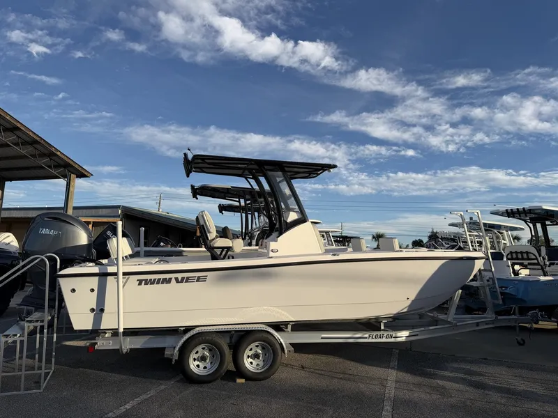 The Image of Twin Vee 22 BayCat 2026 - 1