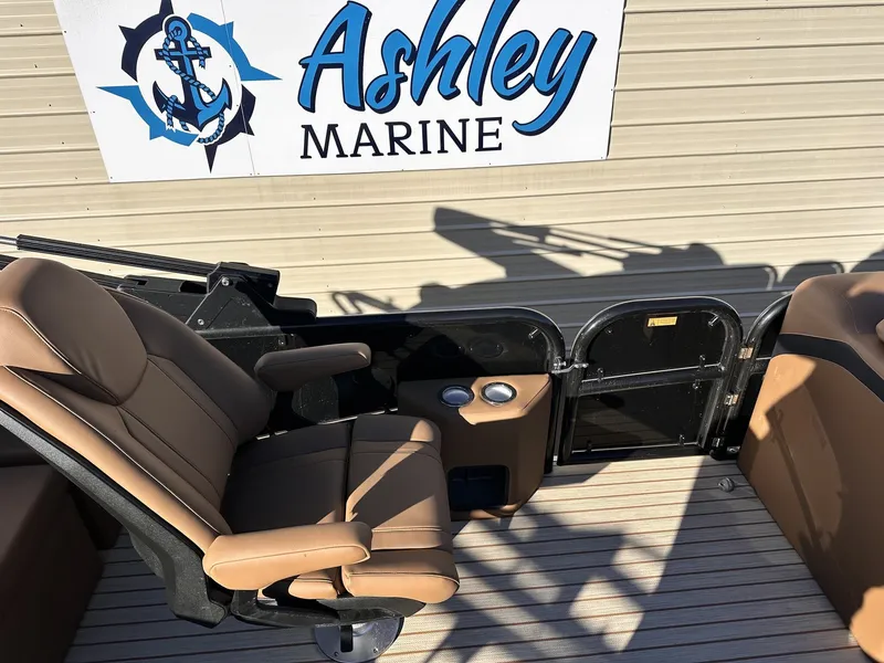 Slide: The Image of Aloha CLUB SERIES 260-300HP 2026 - 10