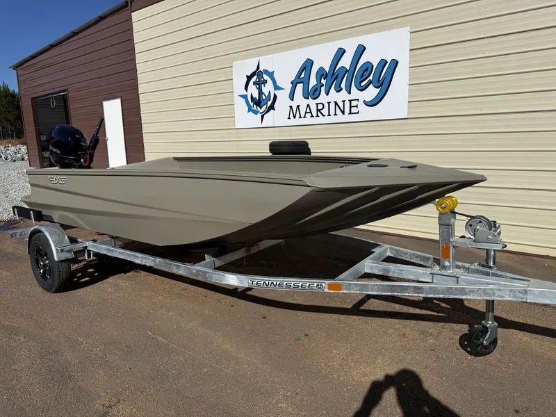 The Image of Edge Boats Sportsman Series 656DB MID DECK 2026 - 1