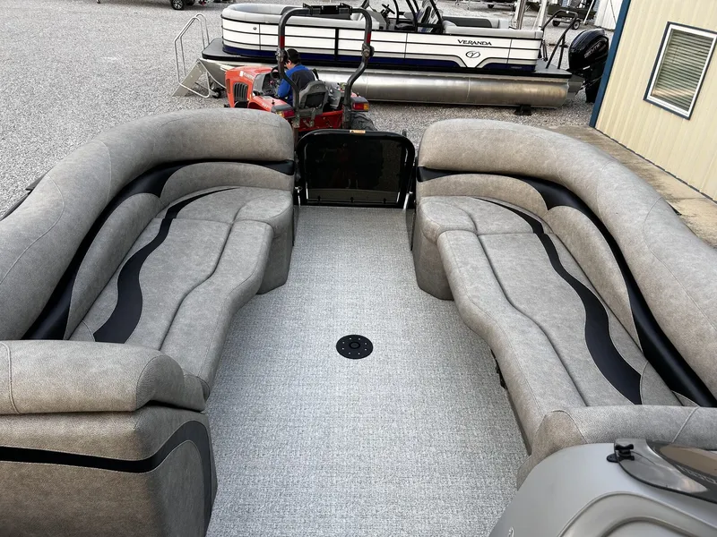 Slide: The Image of Aloha CLUB SERIES 230-200HP 2026 - 10