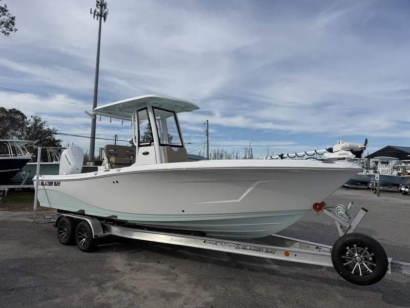 The Image of Blazer Bay Makaira 2600 2026 - 1