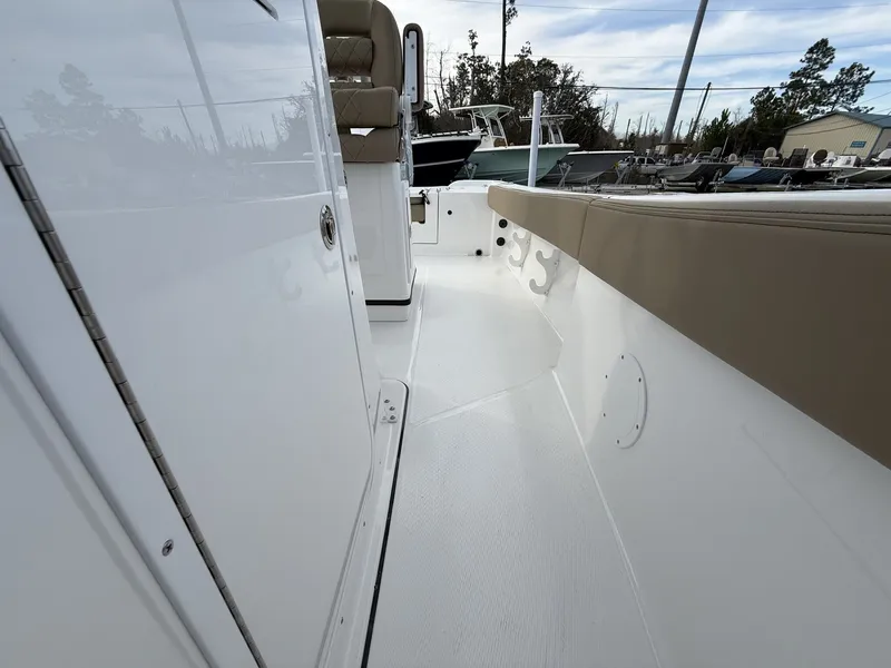 Slide: The Image of Blazer Bay Makaira 2600 2026 - 11