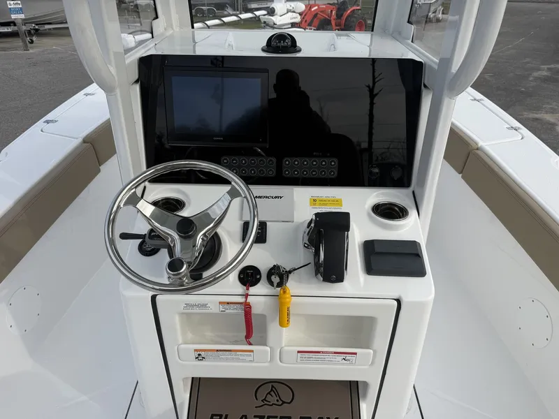 Slide: The Image of Blazer Bay Makaira 2600 2026 - 14