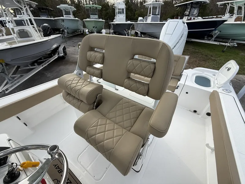 Slide: The Image of Blazer Bay Makaira 2600 2026 - 18