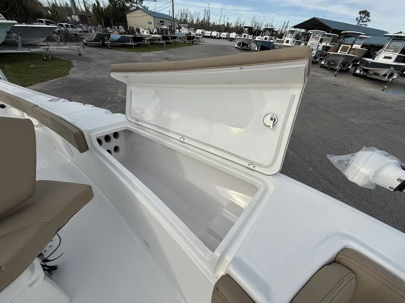 Slide: The Image of Blazer Bay Makaira 2600 2026 - 5