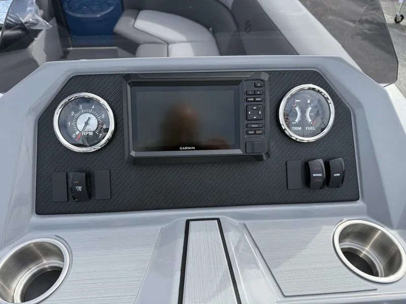 Slide: The Image of Veranda Vista View Series 20RC TRITOON 2026 - 9