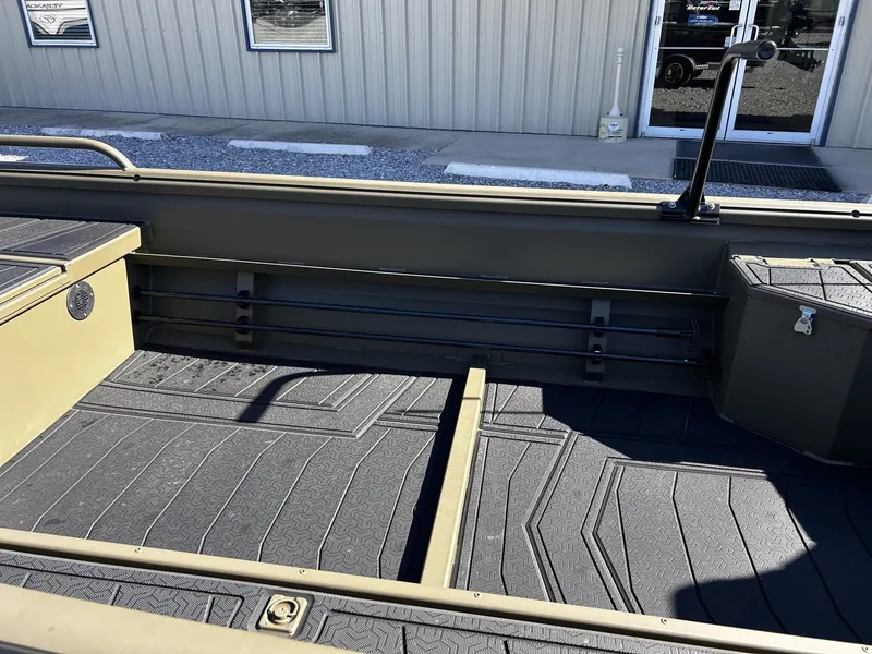 Slide: The Image of Gator-Tail Savage Series 1750 WITH GTR 40 2026 - 7