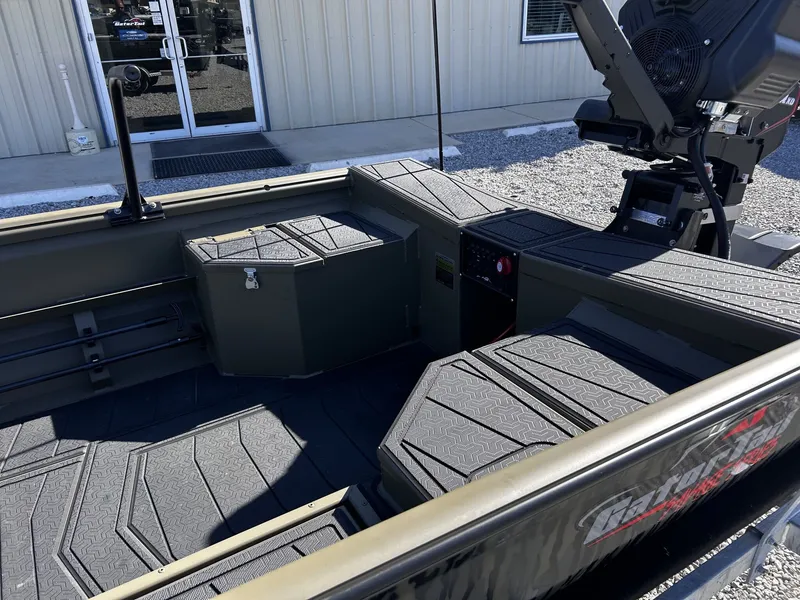 Slide: The Image of Gator-Tail Savage Series 1750 WITH GTR 40 2026 - 9