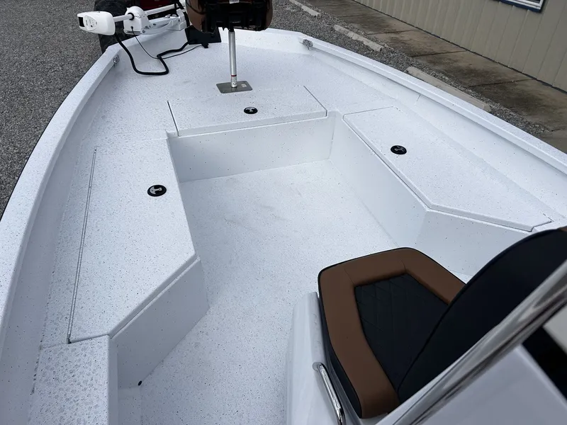 Slide: The Image of Xpress Hyper-Lift Series H22B-200HP 2026 - 10