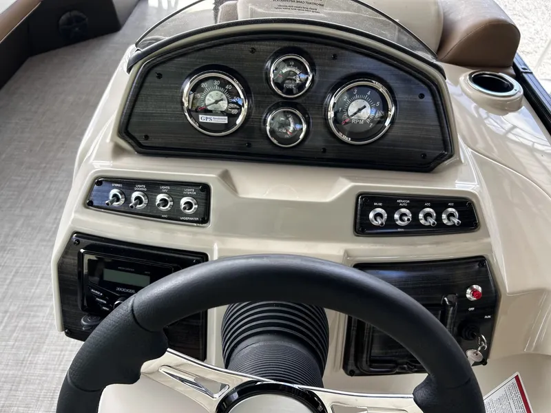 Slide: The Image of Lowe SS 210 2026 - 8