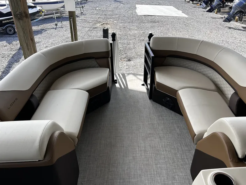 Slide: The Image of Lowe SS 210 2026 - 9