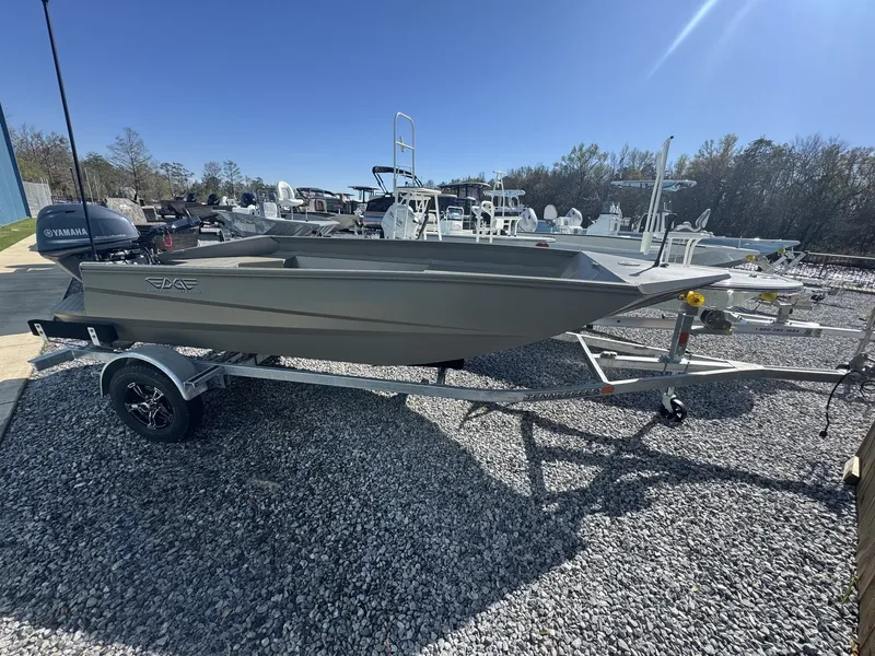 The Image of Edge Boats Sportsman Series 656DB MID DECK 2026 - 1