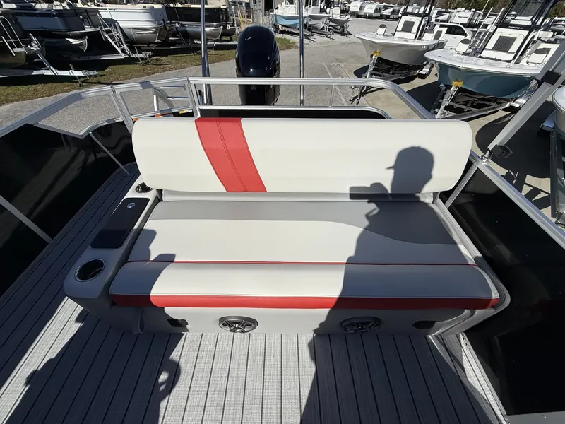 Slide: The Image of SunCatcher Select Series 322SL-YAMAHA VF150 SHO 2026 - 8