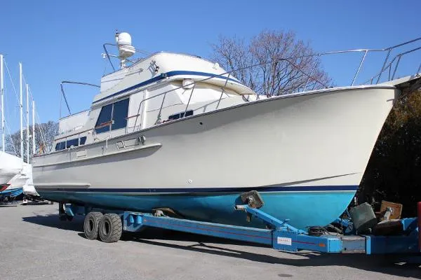 Slide: The Image of Tollycraft 43 Cockpit Motor Yacht 1985 - 6