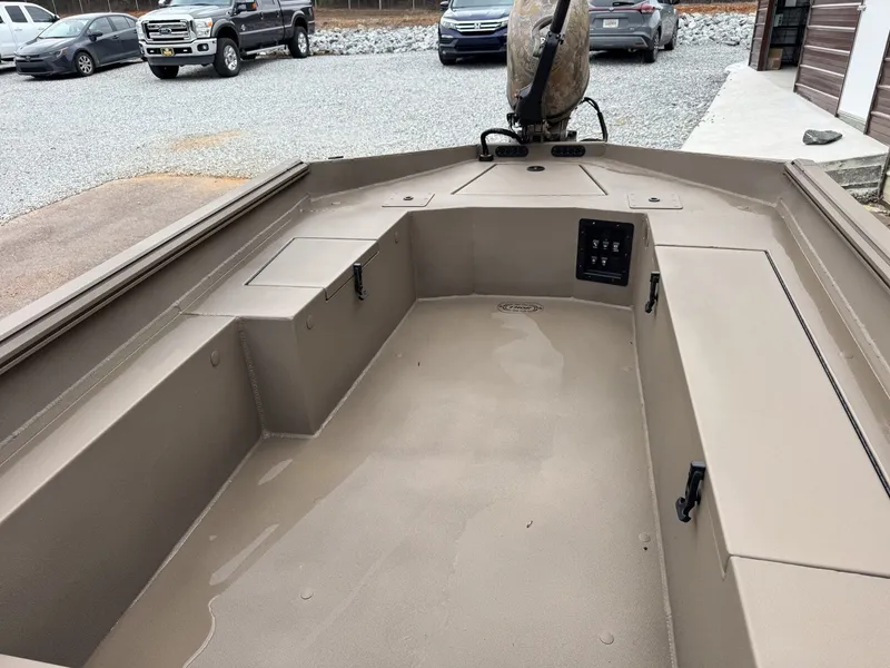 Slide: The Image of Thor Fish Hammer WITH LIVEWELL-YAMAHA 60 2026 - 9