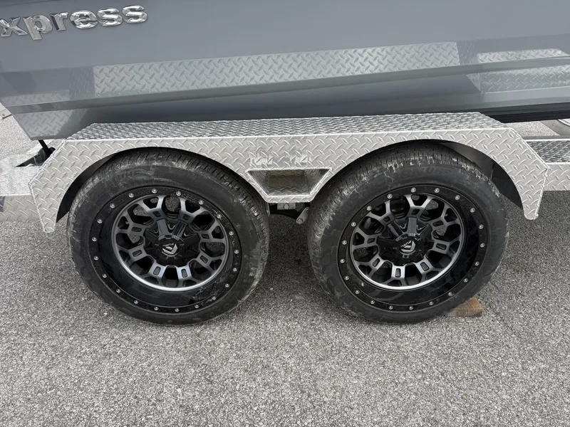 Slide: The Image of Xpress Xclusive R Series XR 21 BAY WITH FORWARD SEATING 2026 - 3