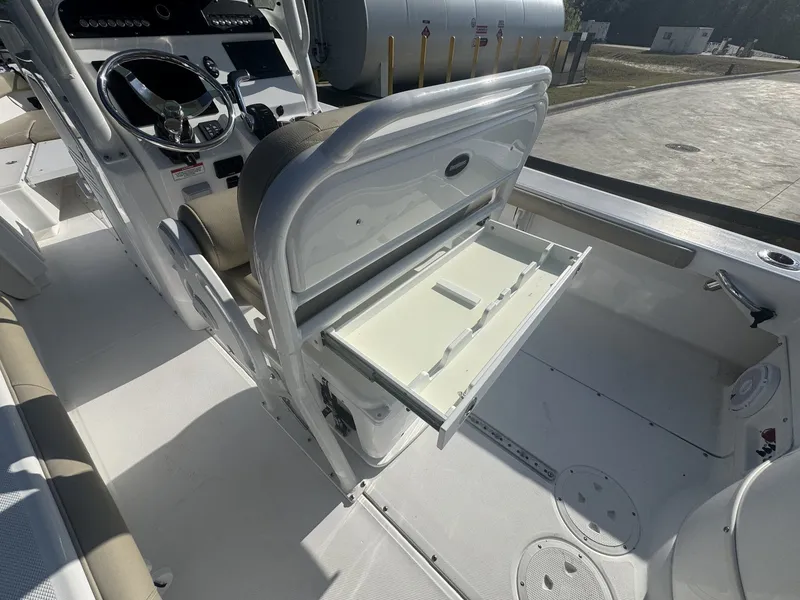 Slide: The Image of Everglades 243 CC with Tower 2020 - 17