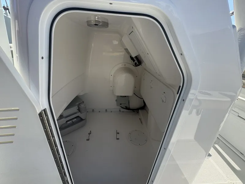 Slide: The Image of Everglades 243 CC with Tower 2020 - 18