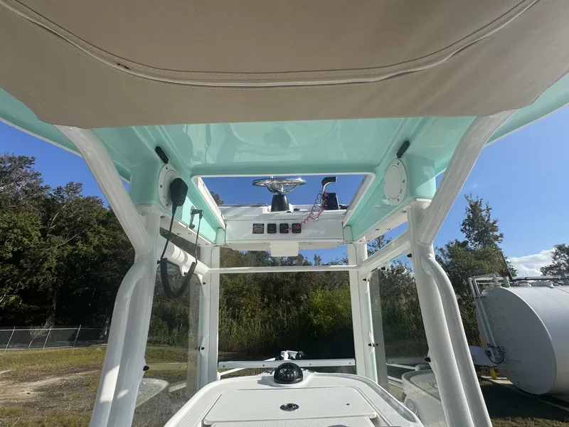 Slide: The Image of Everglades 243 CC with Tower 2020 - 6