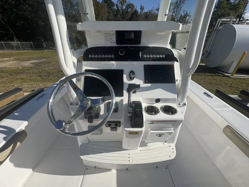 Slide: The Image of Everglades 243 CC with Tower 2020 - 7