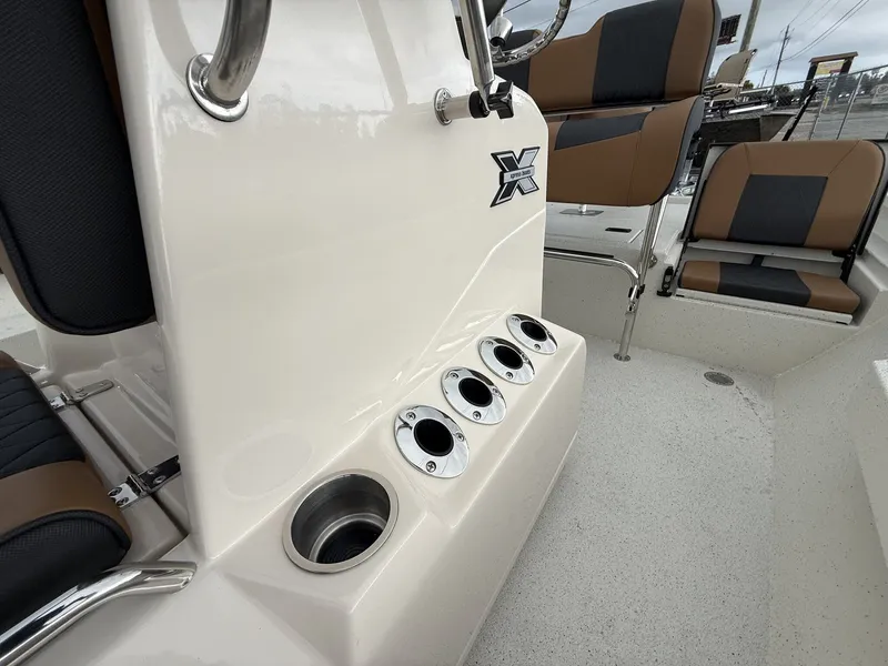 Slide: The Image of Xpress Hyper-Lift Bay Series H20 BAY W/ HYD STEERING 2026 - 12