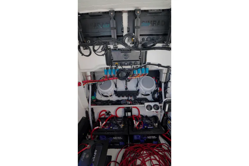 Slide: The Image of Electronics and wiring in Broadwater Boatworks 25 Bay Cat 2026. - 20