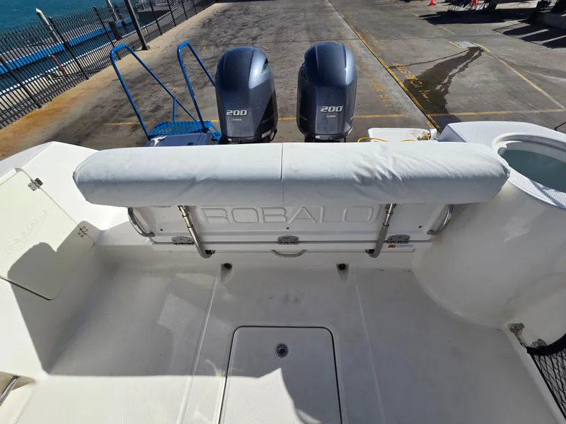 Slide: The Image of Robalo R272 Center Console 2022 with twin outboard engines. - 28