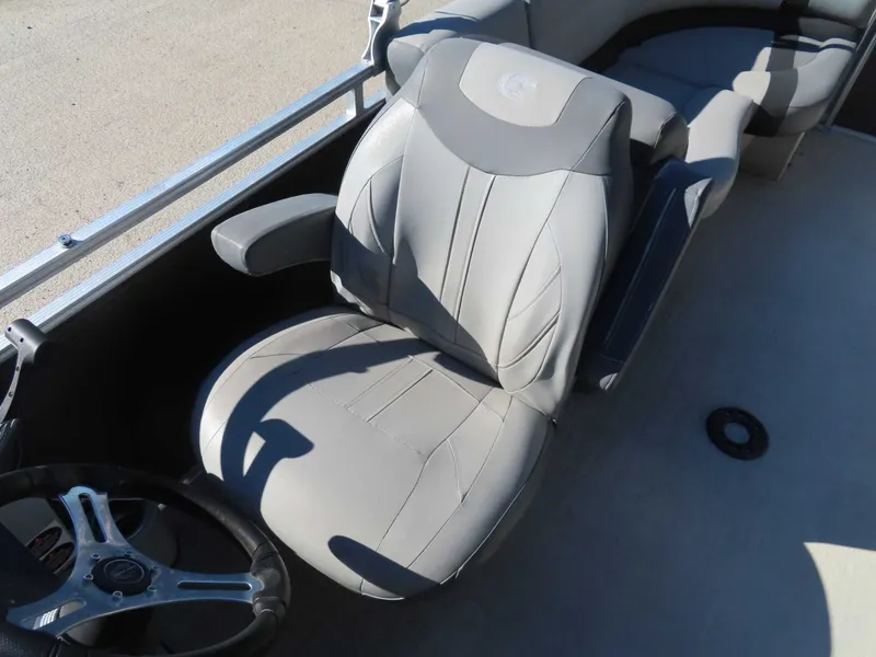 Slide: The Image of Crestliner 220 RALLY 2019 - 15